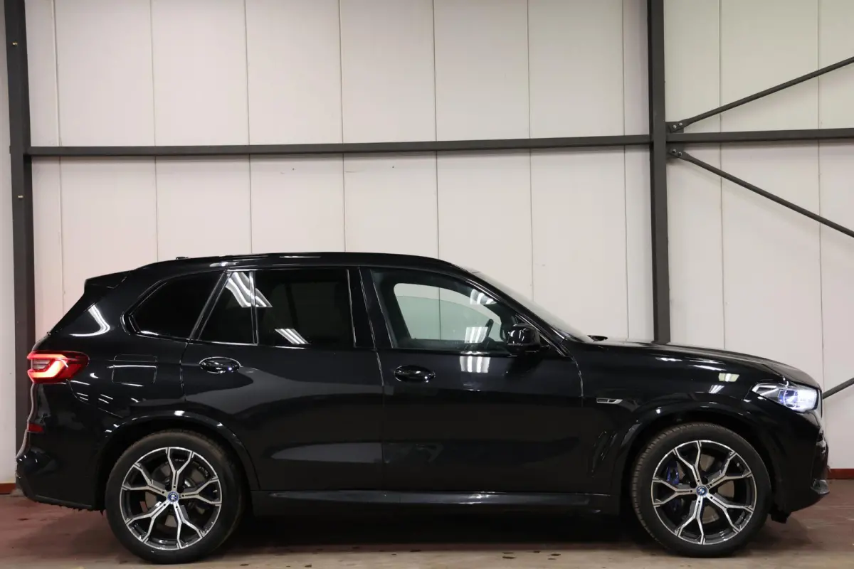 xDrive45e PANORAMA SKY LOUNGE TREKHAAK MASSAGE