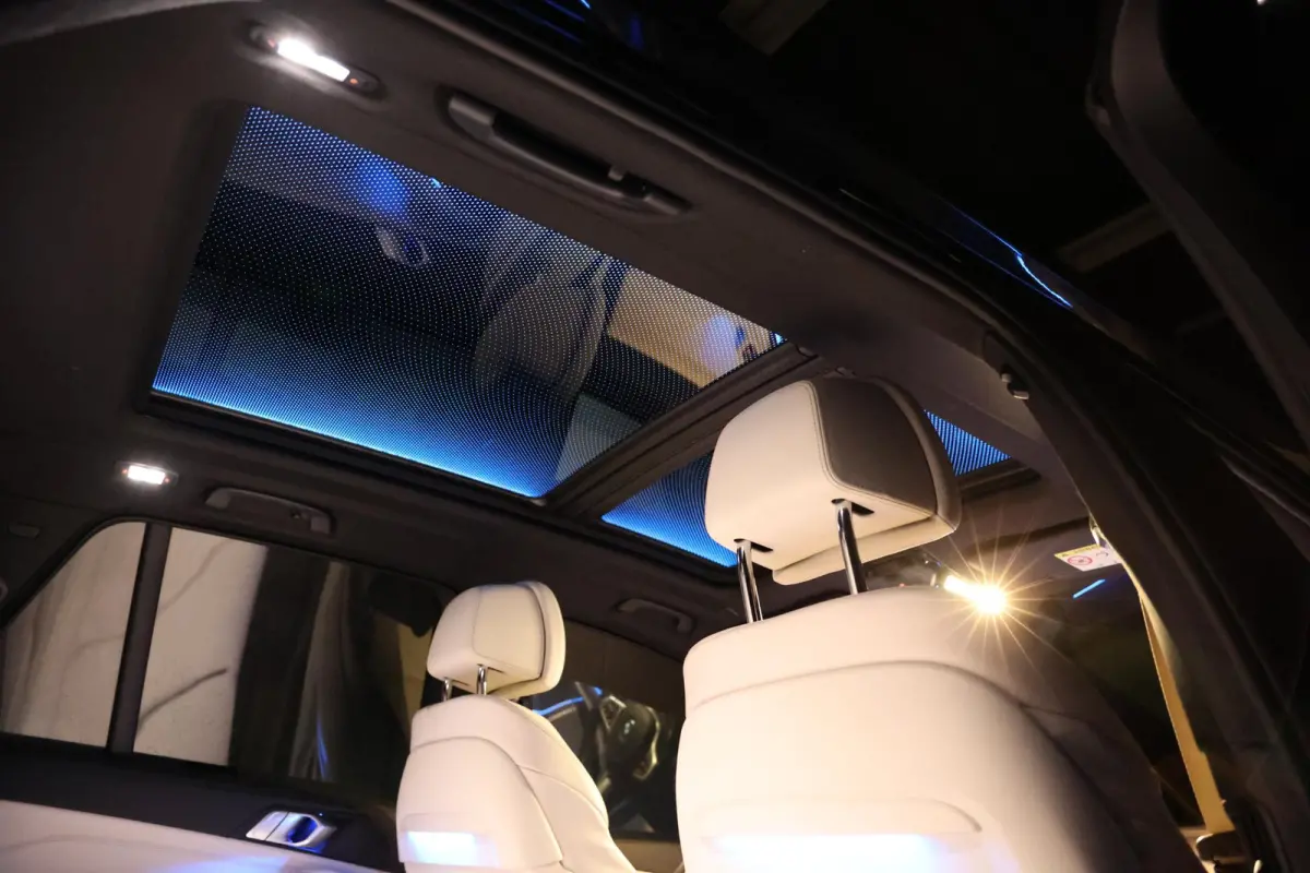 xDrive45e PANORAMA SKY LOUNGE TREKHAAK MASSAGE