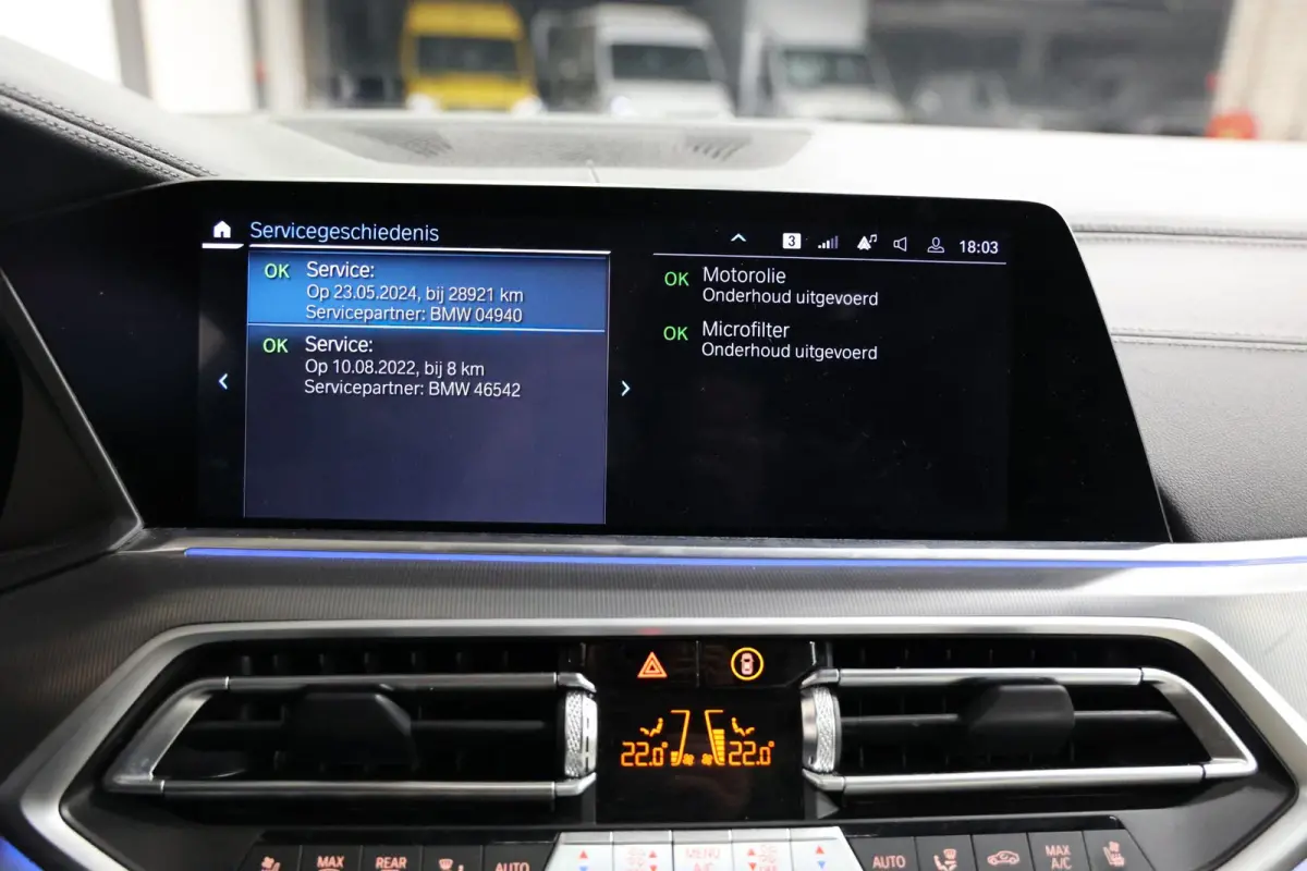 xDrive45e PANORAMA SKY LOUNGE TREKHAAK MASSAGE