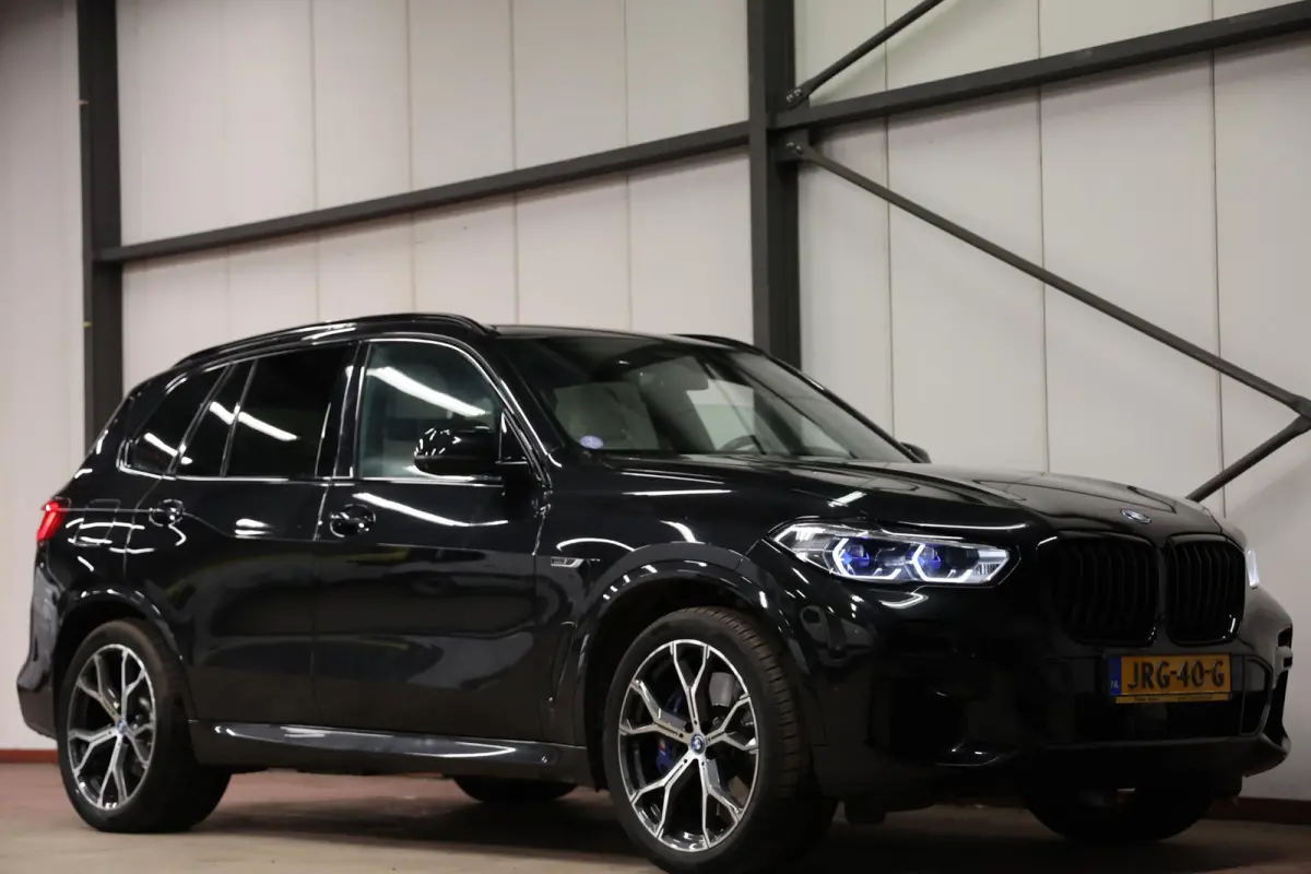 xDrive45e PANORAMA SKY LOUNGE TREKHAAK MASSAGE