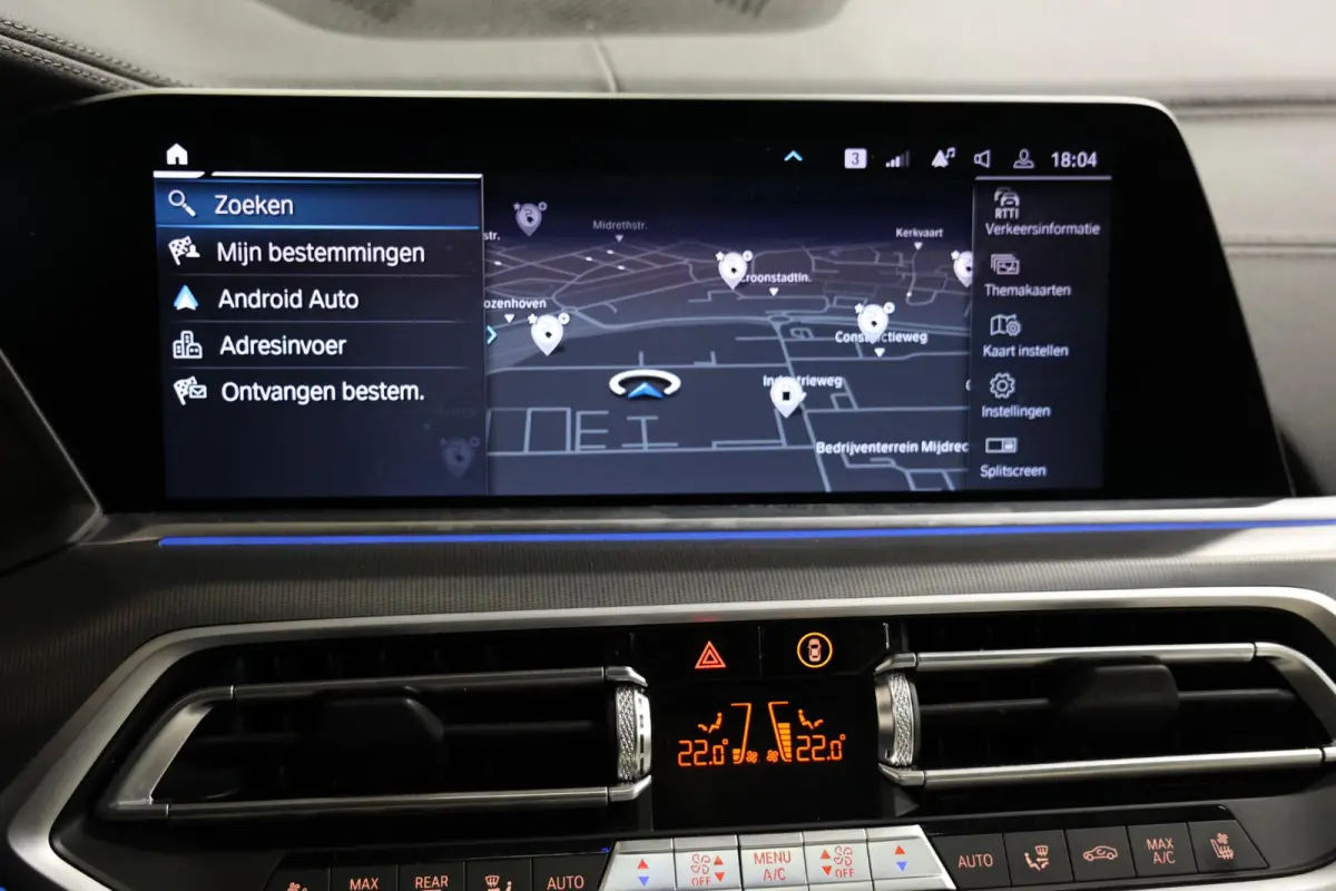 xDrive45e PANORAMA SKY LOUNGE TREKHAAK MASSAGE