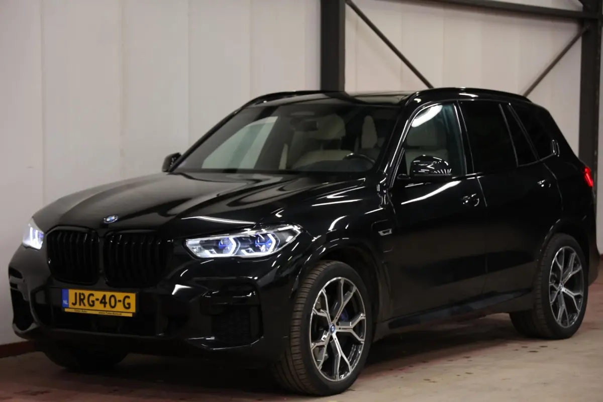 xDrive45e PANORAMA SKY LOUNGE TREKHAAK MASSAGE