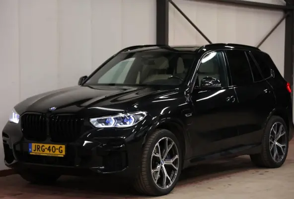 xDrive45e PANORAMA SKY LOUNGE TREKHAAK MASSAGE