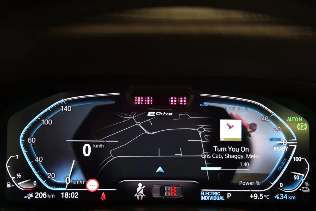 xDrive45e PANORAMA SKY LOUNGE TREKHAAK MASSAGE