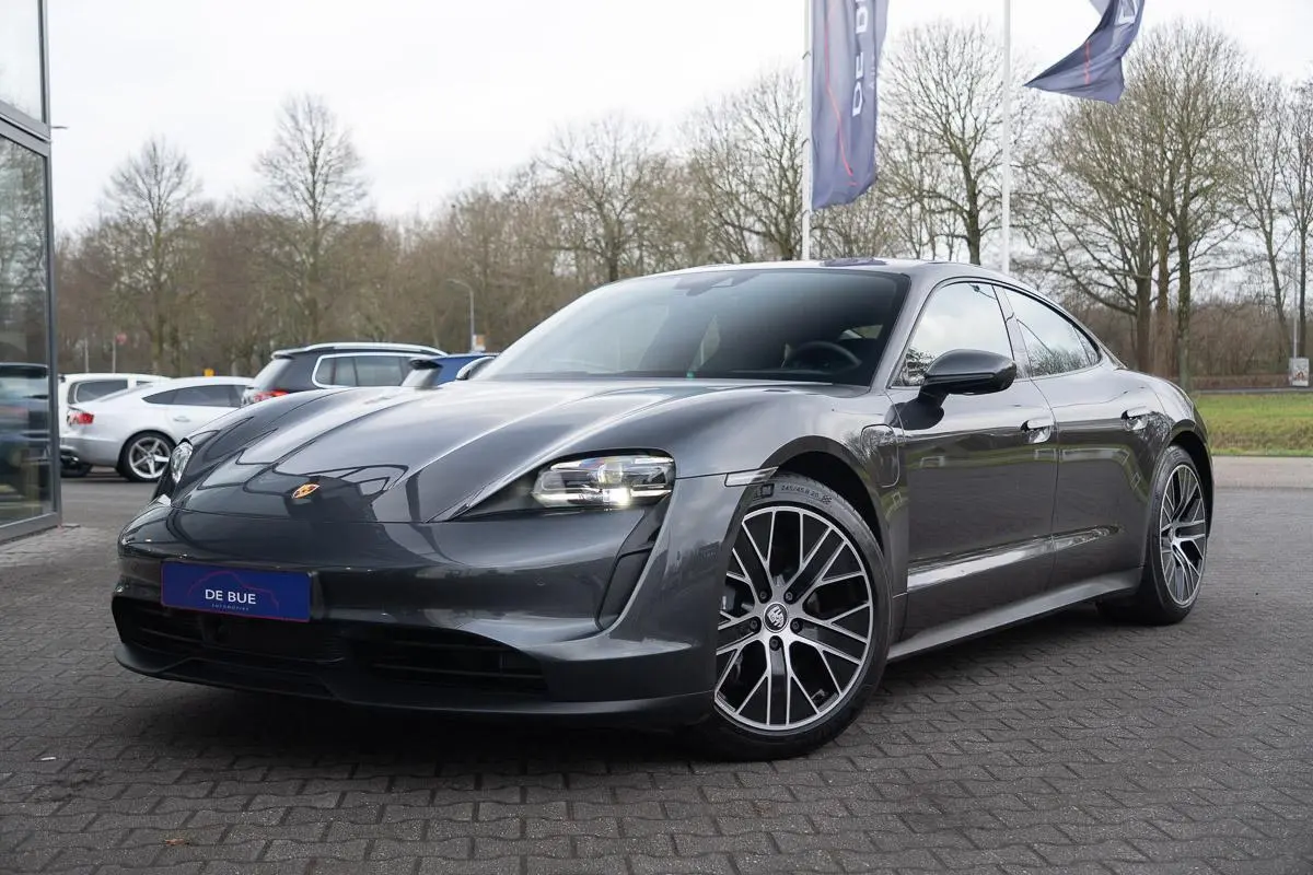 BTW|Org NL NAP|1ste Eig|Luchtvering|SportStoelen|Leder|CarPlay|Dealer Onderhouden