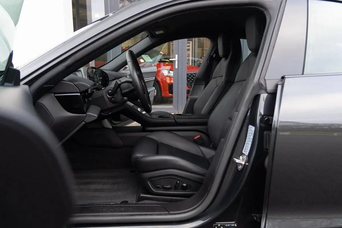 BTW|Org NL NAP|1ste Eig|Luchtvering|SportStoelen|Leder|CarPlay|Dealer Onderhouden