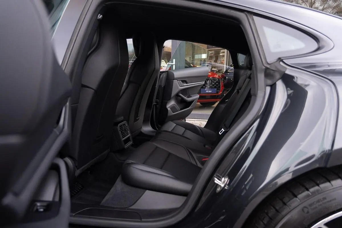 BTW|Org NL NAP|1ste Eig|Luchtvering|SportStoelen|Leder|CarPlay|Dealer Onderhouden