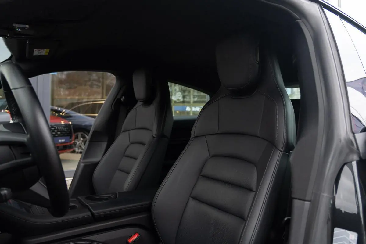 BTW|Org NL NAP|1ste Eig|Luchtvering|SportStoelen|Leder|CarPlay|Dealer Onderhouden
