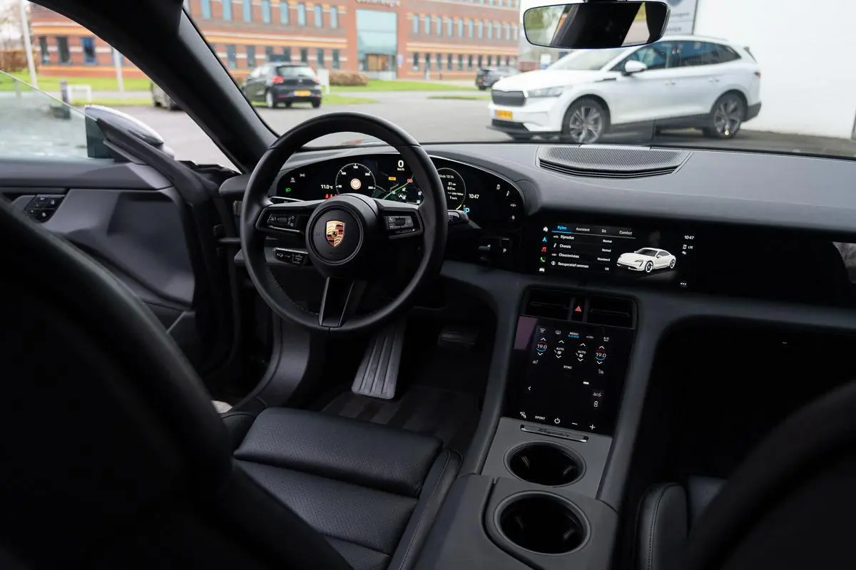 BTW|Org NL NAP|1ste Eig|Luchtvering|SportStoelen|Leder|CarPlay|Dealer Onderhouden