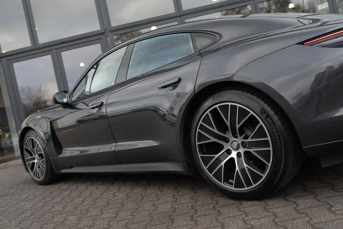 BTW|Org NL NAP|1ste Eig|Luchtvering|SportStoelen|Leder|CarPlay|Dealer Onderhouden