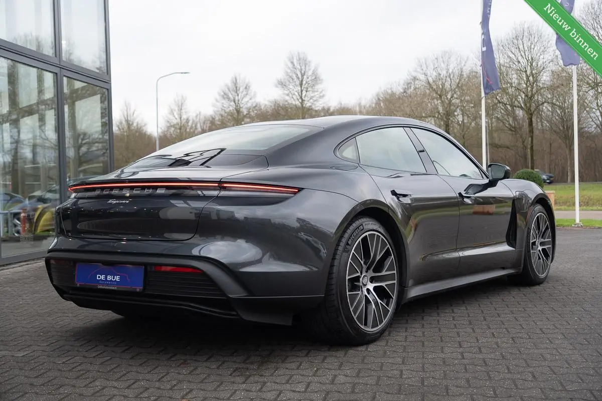 BTW|Org NL NAP|1ste Eig|Luchtvering|SportStoelen|Leder|CarPlay|Dealer Onderhouden