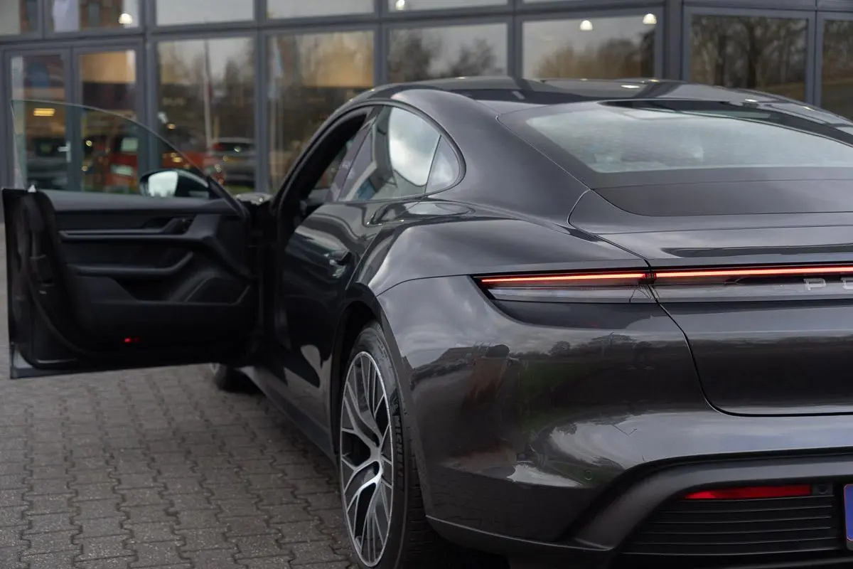 BTW|Org NL NAP|1ste Eig|Luchtvering|SportStoelen|Leder|CarPlay|Dealer Onderhouden