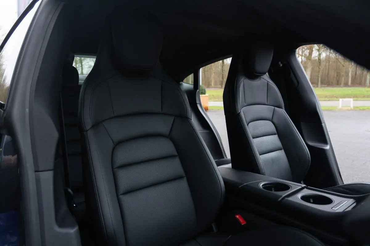 BTW|Org NL NAP|1ste Eig|Luchtvering|SportStoelen|Leder|CarPlay|Dealer Onderhouden