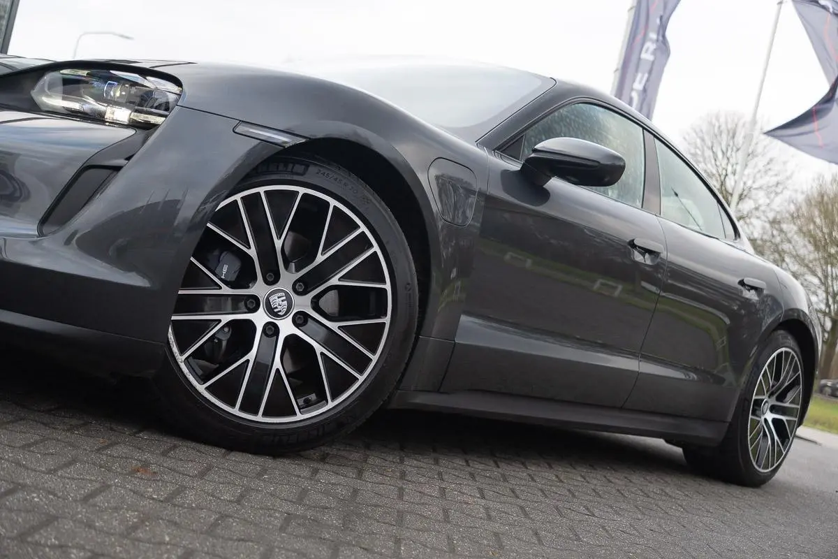 BTW|Org NL NAP|1ste Eig|Luchtvering|SportStoelen|Leder|CarPlay|Dealer Onderhouden