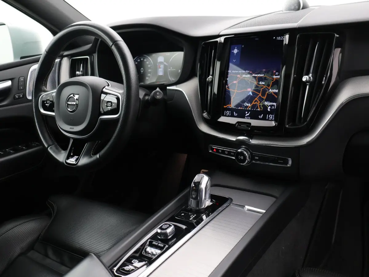 2.0 T8 T.E. 390 PK AWD R-DESIGN + BOWERS & WILKINS | 22 INCH | TREKHAAK | 360 CAMERA | PANORAMA | VOL-LEDER