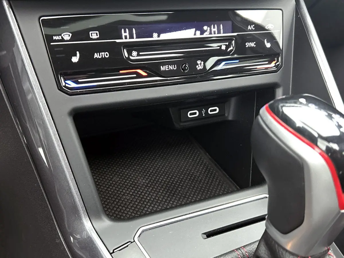 2.0 TSI GTI | AUTOMAAT | PANORAMADAK | APPLE CARPLAY | STOELVERWARMING | CLIMATE CONTROL | ADAPTIVE CRUISE CONTROL |