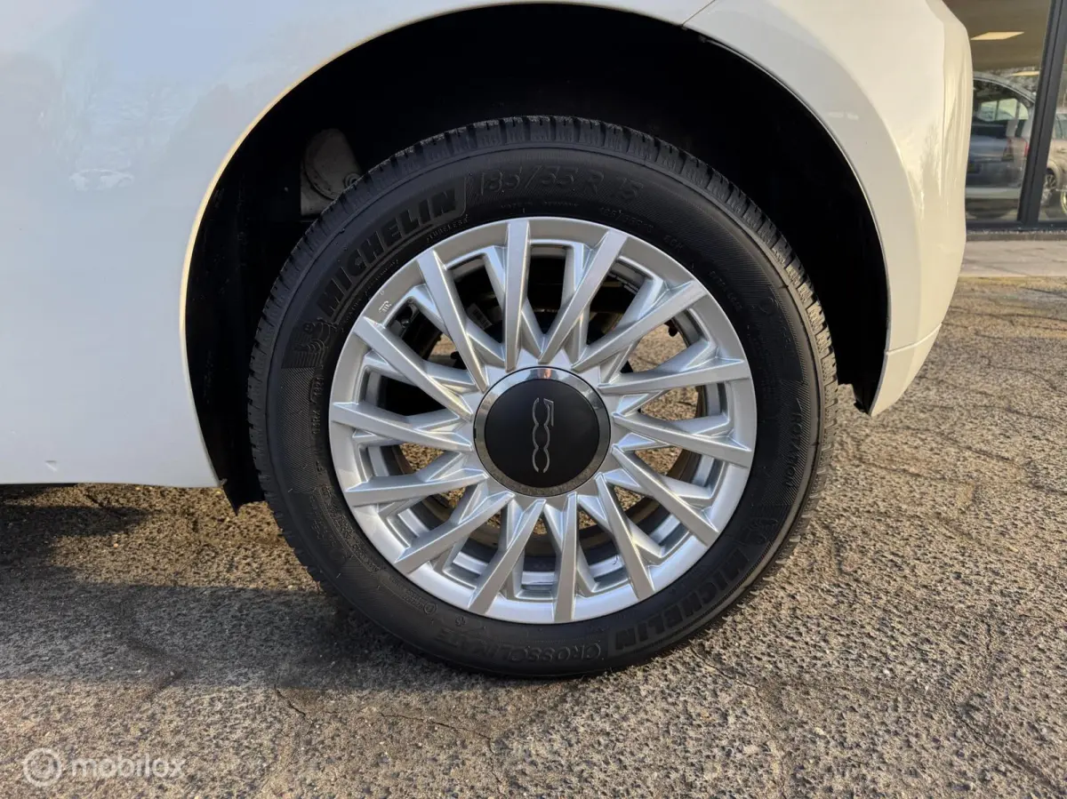 1.0 Hybrid Lounge | Clima | Cruise | Apple/Android Car | LMV