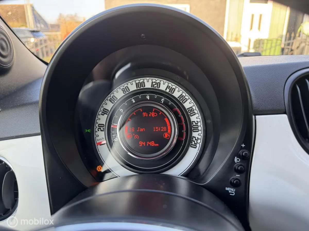 1.0 Hybrid Lounge | Clima | Cruise | Apple/Android Car | LMV