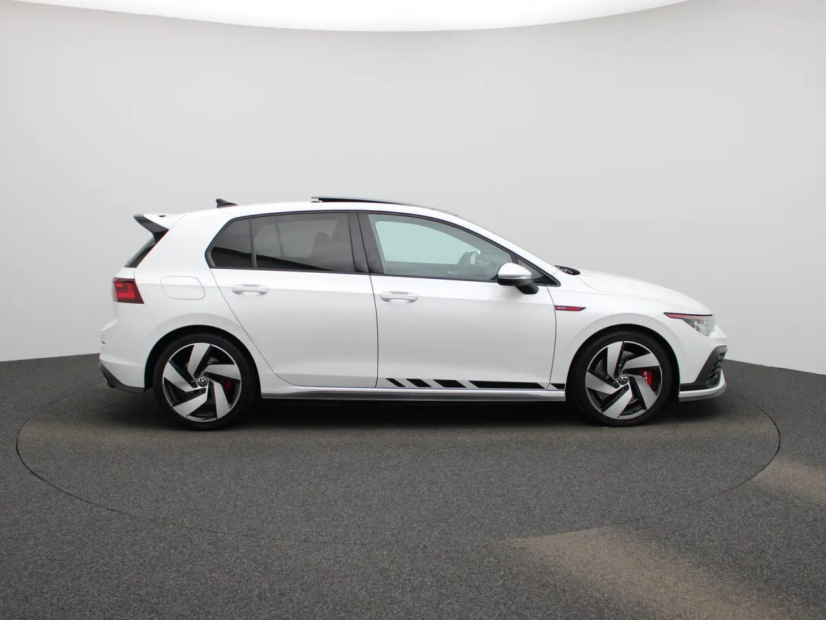 2.0 TSI GTI Clubsport 301 PK| Panoramadak | LED Matrix | Head-Up-Display | Stoelverwarming | Navigatie | Stuurwielverwarming | Achteruitrijcamera | Apple Carplay Draadloos