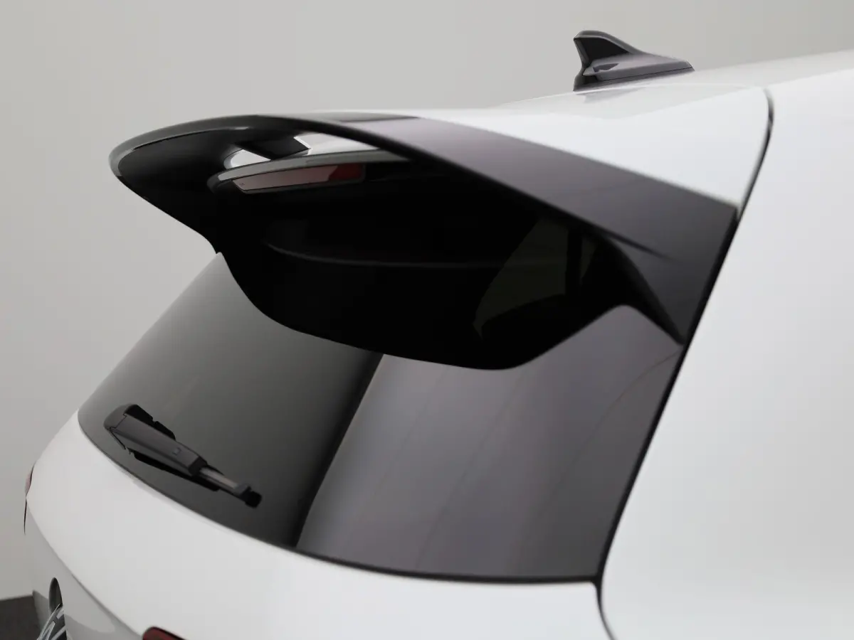 2.0 TSI GTI Clubsport 301 PK| Panoramadak | LED Matrix | Head-Up-Display | Stoelverwarming | Navigatie | Stuurwielverwarming | Achteruitrijcamera | Apple Carplay Draadloos