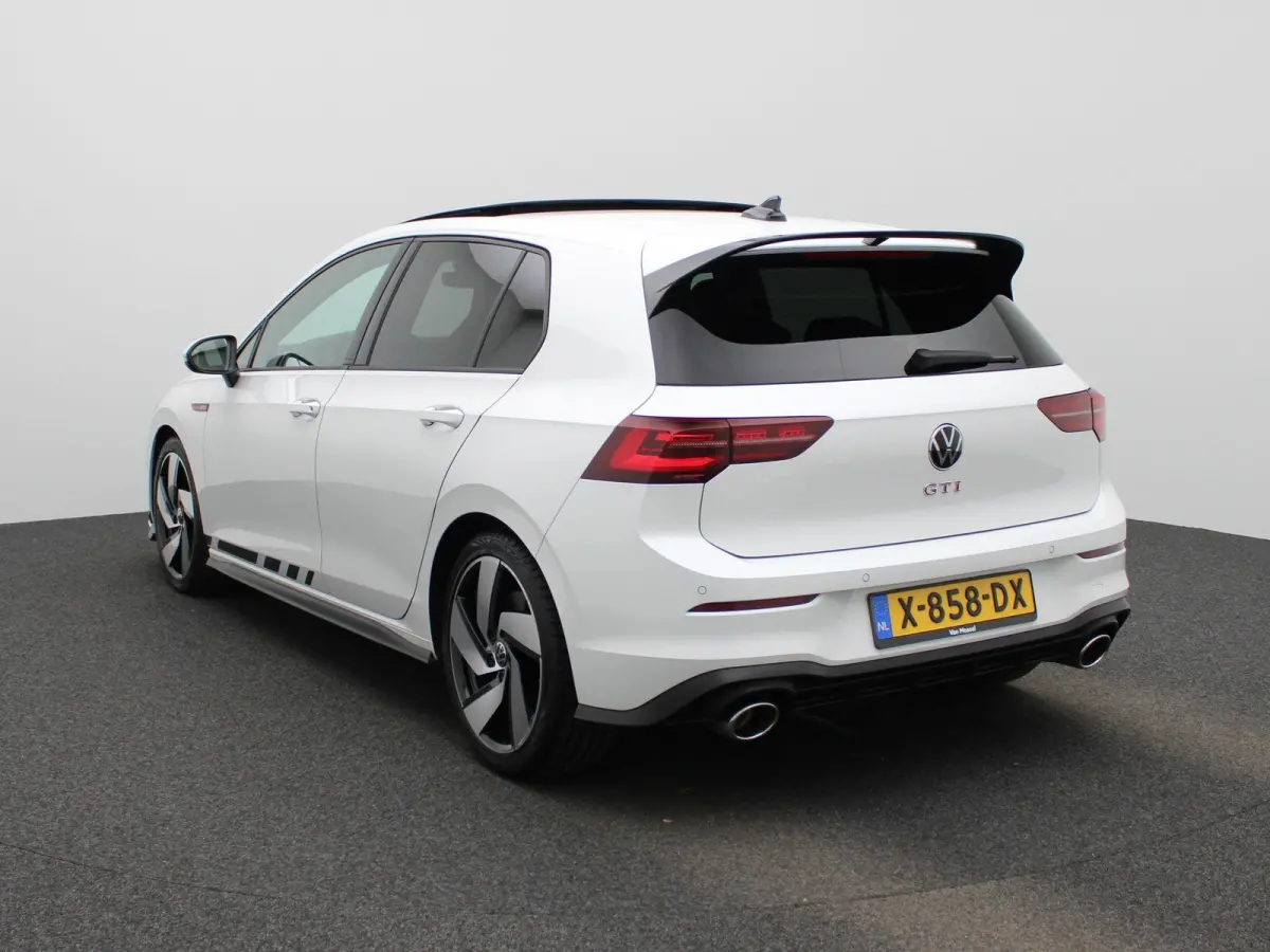 2.0 TSI GTI Clubsport 301 PK| Panoramadak | LED Matrix | Head-Up-Display | Stoelverwarming | Navigatie | Stuurwielverwarming | Achteruitrijcamera | Apple Carplay Draadloos