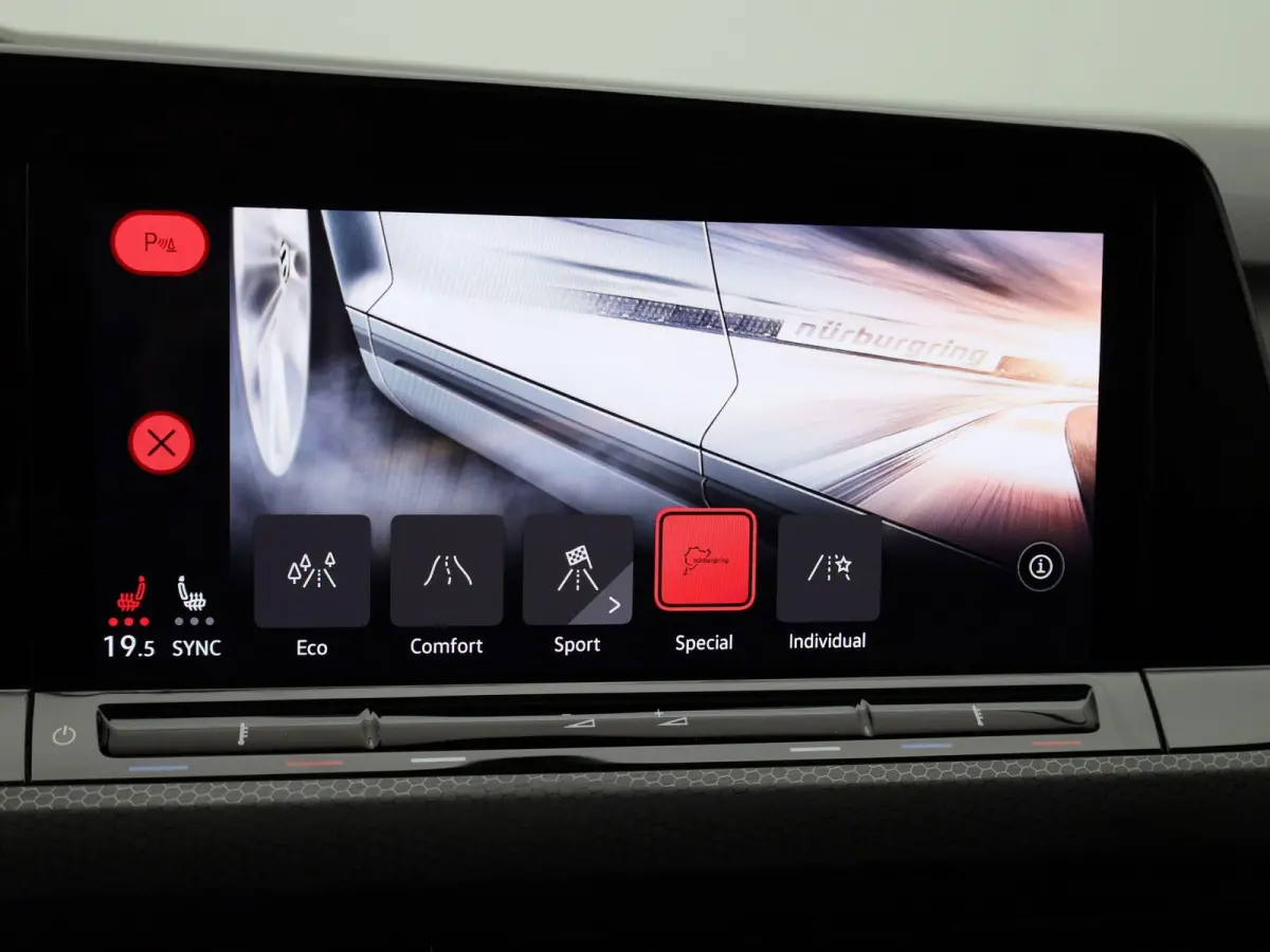 2.0 TSI GTI Clubsport 301 PK| Panoramadak | LED Matrix | Head-Up-Display | Stoelverwarming | Navigatie | Stuurwielverwarming | Achteruitrijcamera | Apple Carplay Draadloos