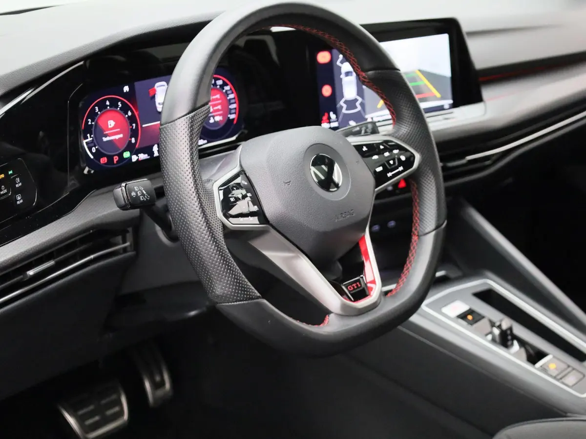 2.0 TSI GTI Clubsport 301 PK| Panoramadak | LED Matrix | Head-Up-Display | Stoelverwarming | Navigatie | Stuurwielverwarming | Achteruitrijcamera | Apple Carplay Draadloos