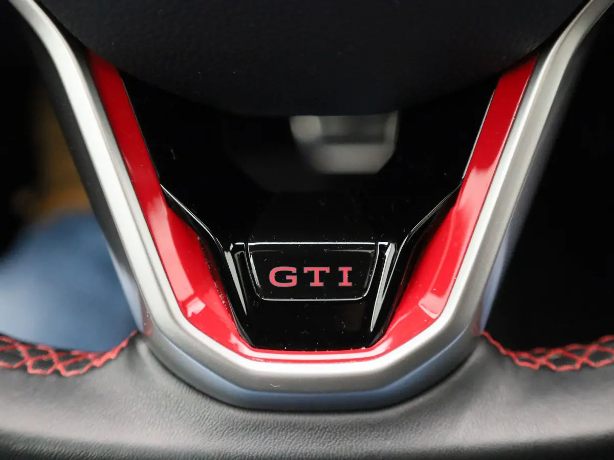 2.0 TSI GTI Clubsport 301 PK| Panoramadak | LED Matrix | Head-Up-Display | Stoelverwarming | Navigatie | Stuurwielverwarming | Achteruitrijcamera | Apple Carplay Draadloos
