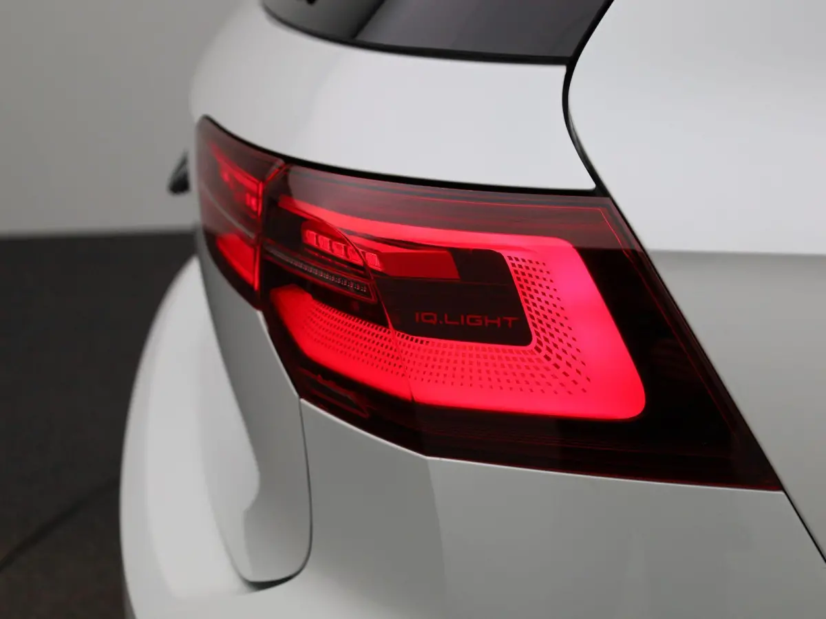 2.0 TSI GTI Clubsport 301 PK| Panoramadak | LED Matrix | Head-Up-Display | Stoelverwarming | Navigatie | Stuurwielverwarming | Achteruitrijcamera | Apple Carplay Draadloos