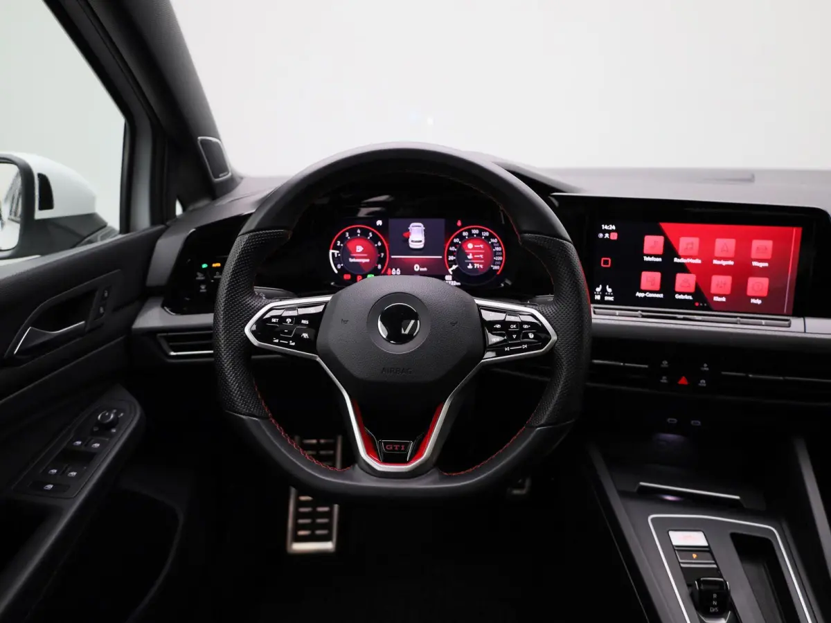 2.0 TSI GTI Clubsport 301 PK| Panoramadak | LED Matrix | Head-Up-Display | Stoelverwarming | Navigatie | Stuurwielverwarming | Achteruitrijcamera | Apple Carplay Draadloos