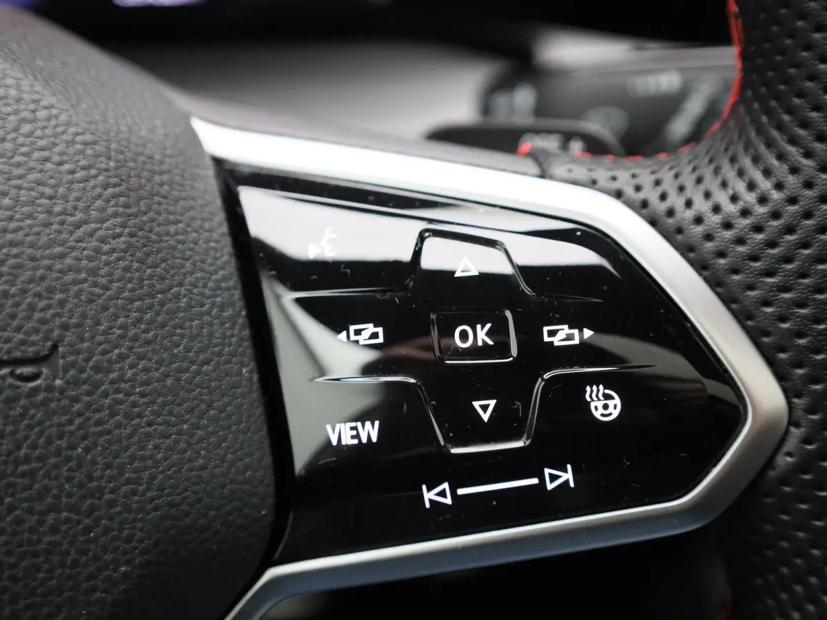 2.0 TSI GTI Clubsport 301 PK| Panoramadak | LED Matrix | Head-Up-Display | Stoelverwarming | Navigatie | Stuurwielverwarming | Achteruitrijcamera | Apple Carplay Draadloos