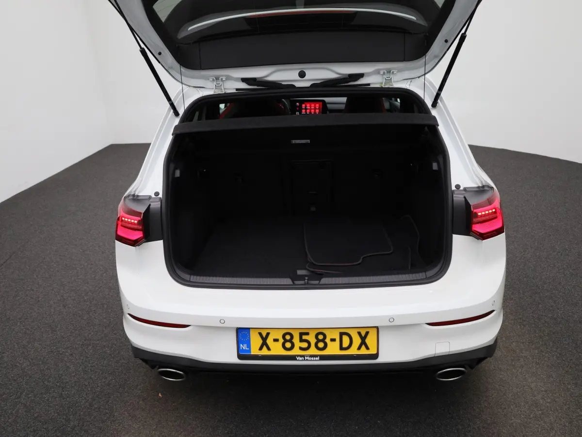 2.0 TSI GTI Clubsport 301 PK| Panoramadak | LED Matrix | Head-Up-Display | Stoelverwarming | Navigatie | Stuurwielverwarming | Achteruitrijcamera | Apple Carplay Draadloos