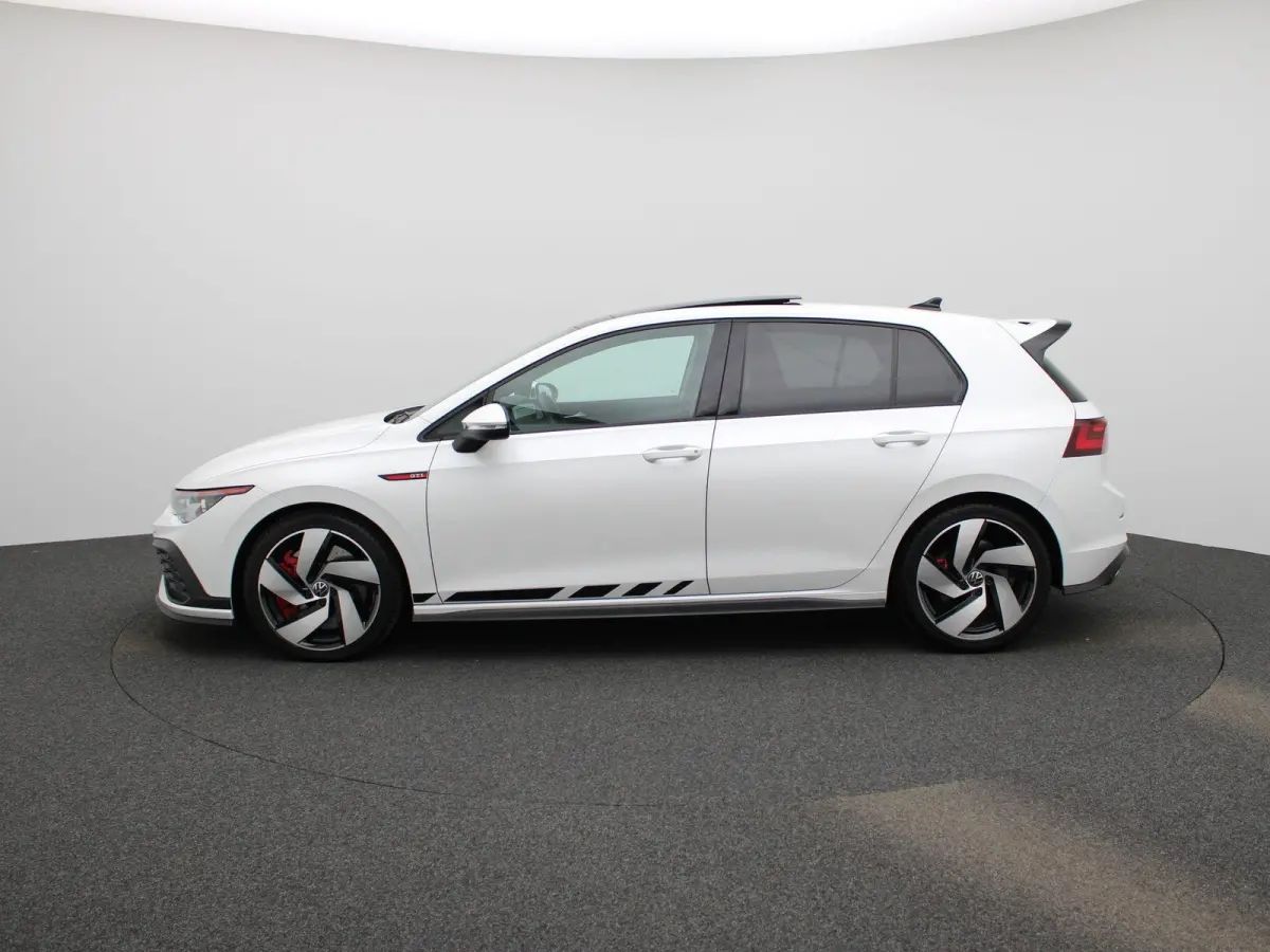 2.0 TSI GTI Clubsport 301 PK| Panoramadak | LED Matrix | Head-Up-Display | Stoelverwarming | Navigatie | Stuurwielverwarming | Achteruitrijcamera | Apple Carplay Draadloos