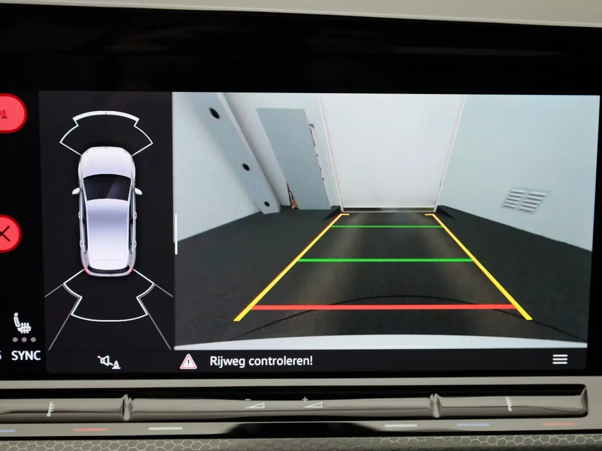2.0 TSI GTI Clubsport 301 PK| Panoramadak | LED Matrix | Head-Up-Display | Stoelverwarming | Navigatie | Stuurwielverwarming | Achteruitrijcamera | Apple Carplay Draadloos