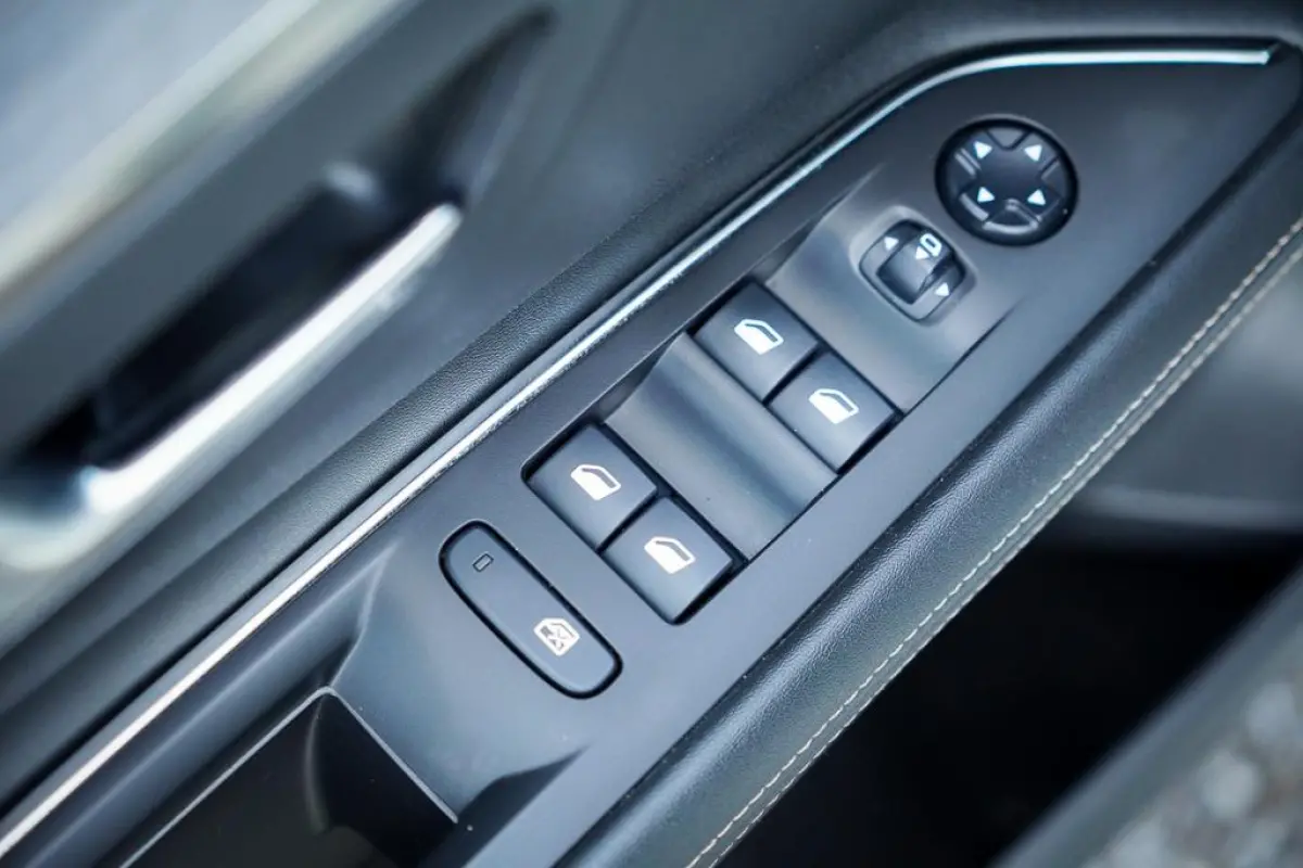 1.6 HYbrid4 300 Première Pack Avantage GT / Pano / Stoelverwarming / Leder / Massage