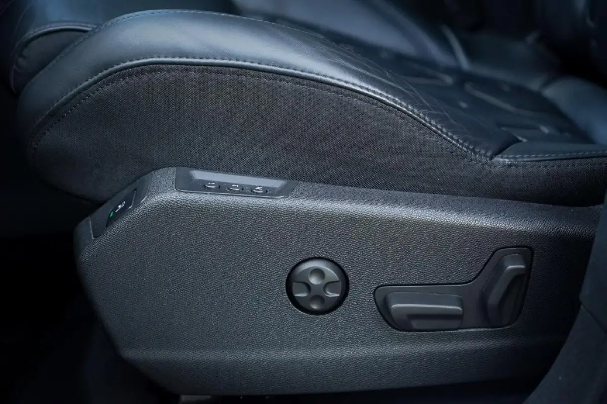 1.6 HYbrid4 300 Première Pack Avantage GT / Pano / Stoelverwarming / Leder / Massage