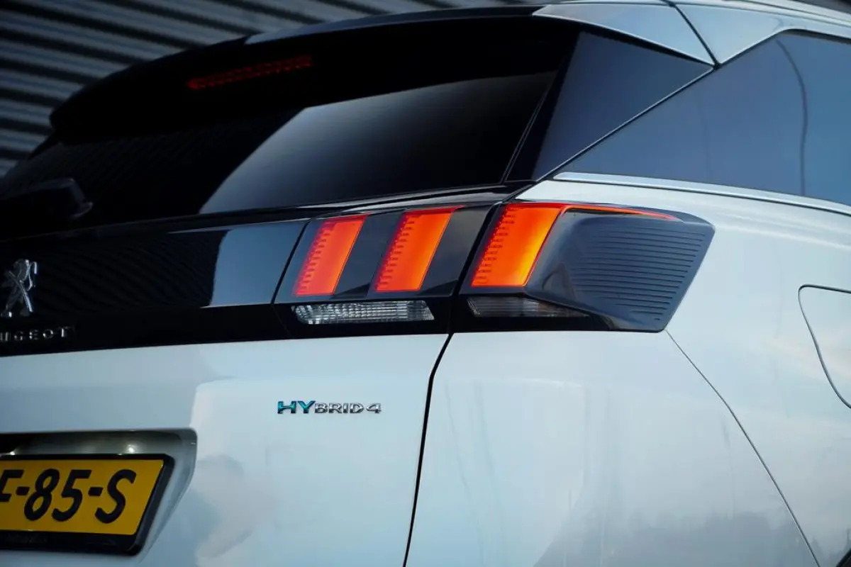 1.6 HYbrid4 300 Première Pack Avantage GT / Pano / Stoelverwarming / Leder / Massage