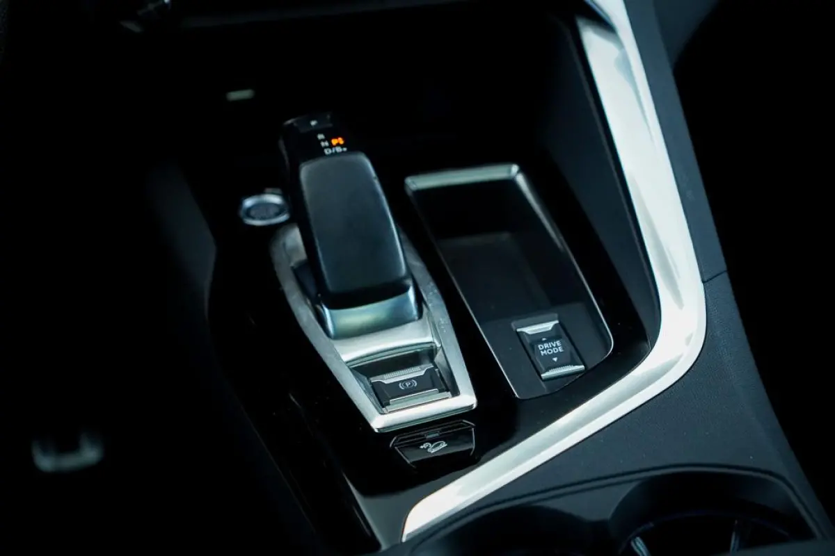 1.6 HYbrid4 300 Première Pack Avantage GT / Pano / Stoelverwarming / Leder / Massage