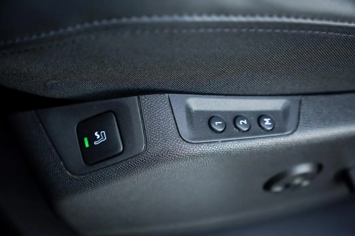 1.6 HYbrid4 300 Première Pack Avantage GT / Pano / Stoelverwarming / Leder / Massage