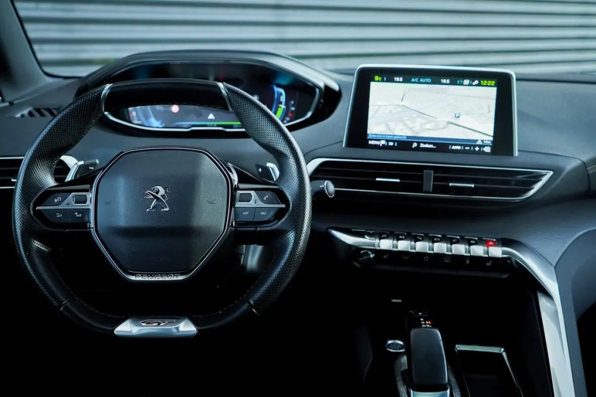 1.6 HYbrid4 300 Première Pack Avantage GT / Pano / Stoelverwarming / Leder / Massage