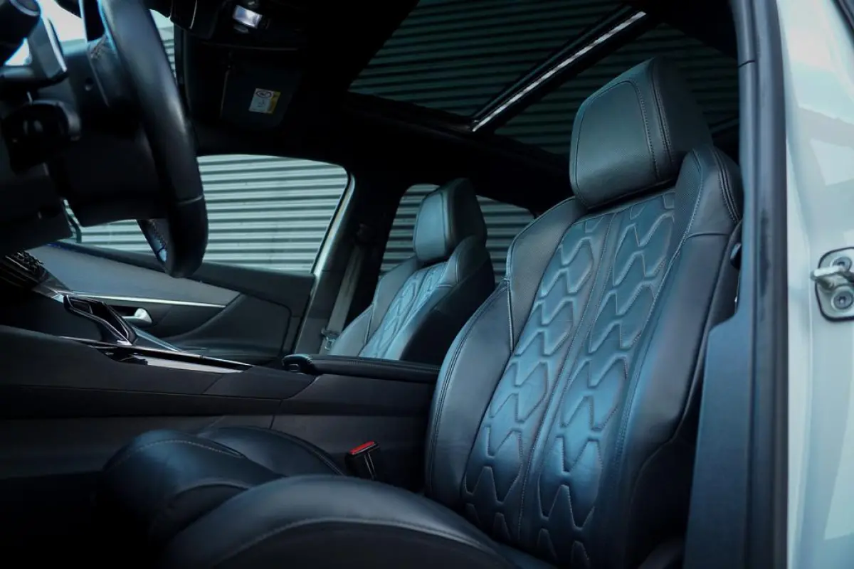 1.6 HYbrid4 300 Première Pack Avantage GT / Pano / Stoelverwarming / Leder / Massage