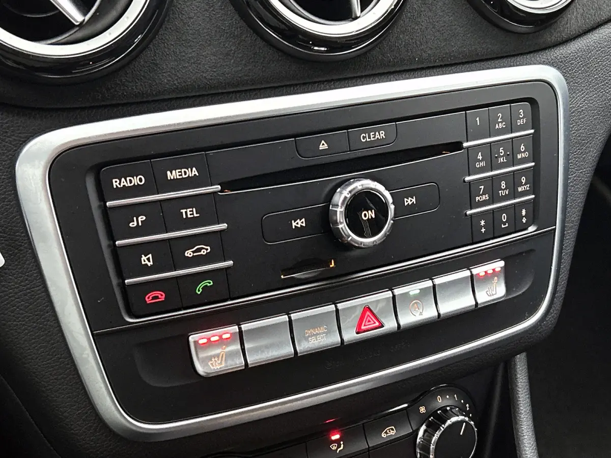 220 Sport 4MATIC Prestige AMG AANBIEDING!| Carplay! |AchterCam | StoelverW | HarmanKardon | Goed onderH |