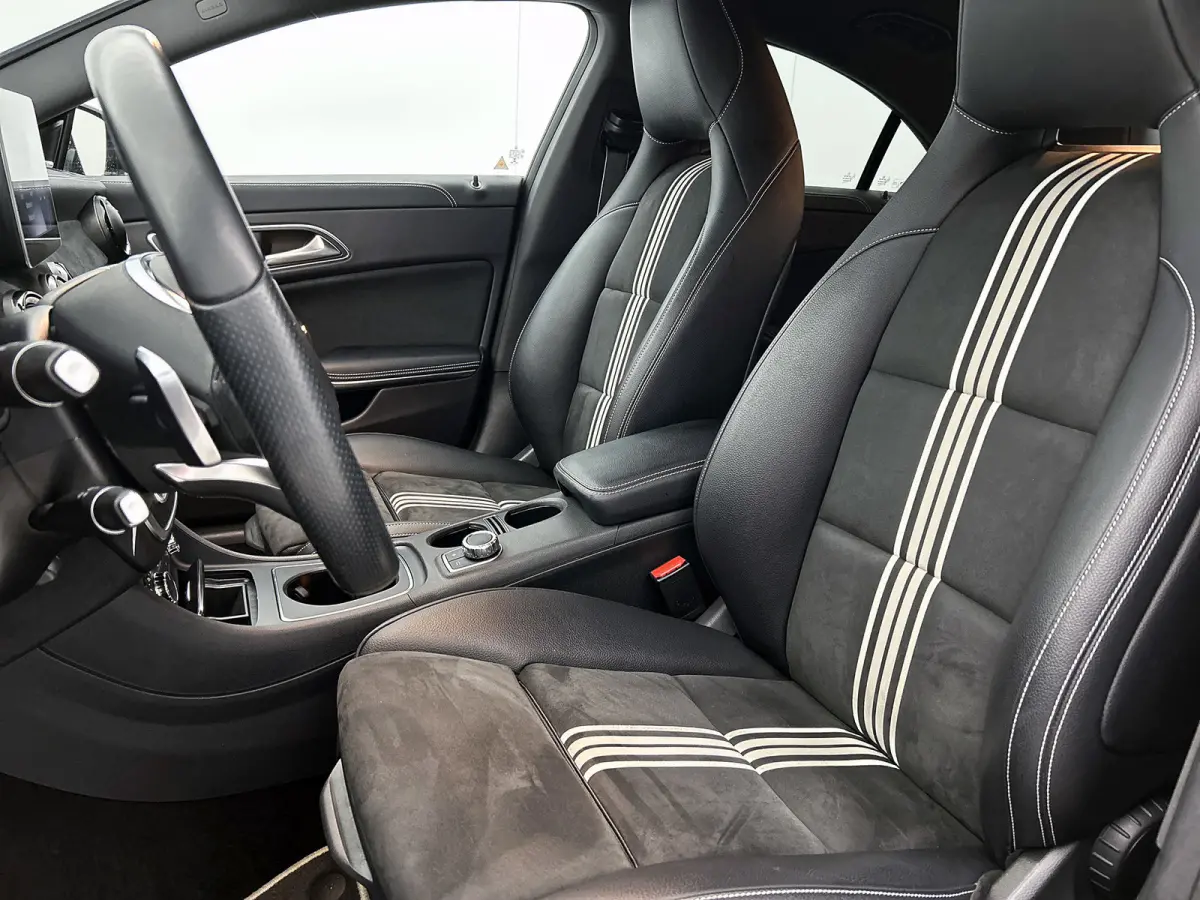 220 Sport 4MATIC Prestige AMG AANBIEDING!| Carplay! |AchterCam | StoelverW | HarmanKardon | Goed onderH |