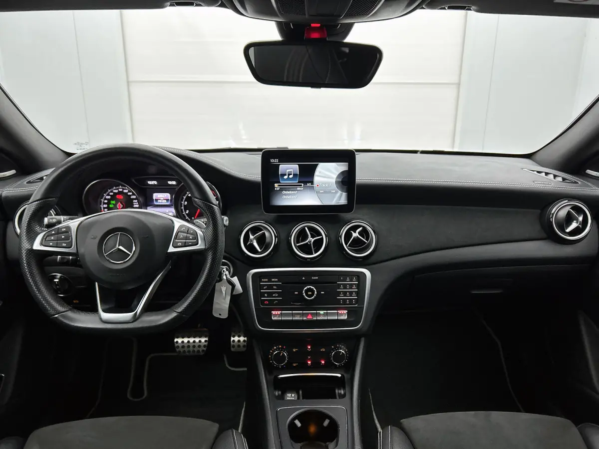 220 Sport 4MATIC Prestige AMG AANBIEDING!| Carplay! |AchterCam | StoelverW | HarmanKardon | Goed onderH |