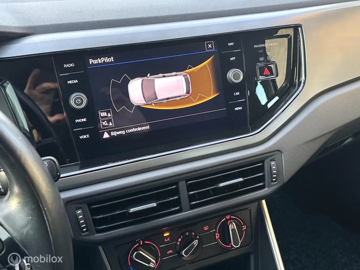 1.0 TSI 95PK DSG AUTOMAAT COMFORTLINE AIRCO PARKEERSENSOREN CARPLAY ADAPTIEVE CRUISE CONTROLE NETTE AUTO!!