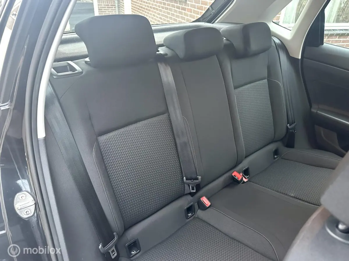 1.0 TSI 95PK DSG AUTOMAAT COMFORTLINE AIRCO PARKEERSENSOREN CARPLAY ADAPTIEVE CRUISE CONTROLE NETTE AUTO!!