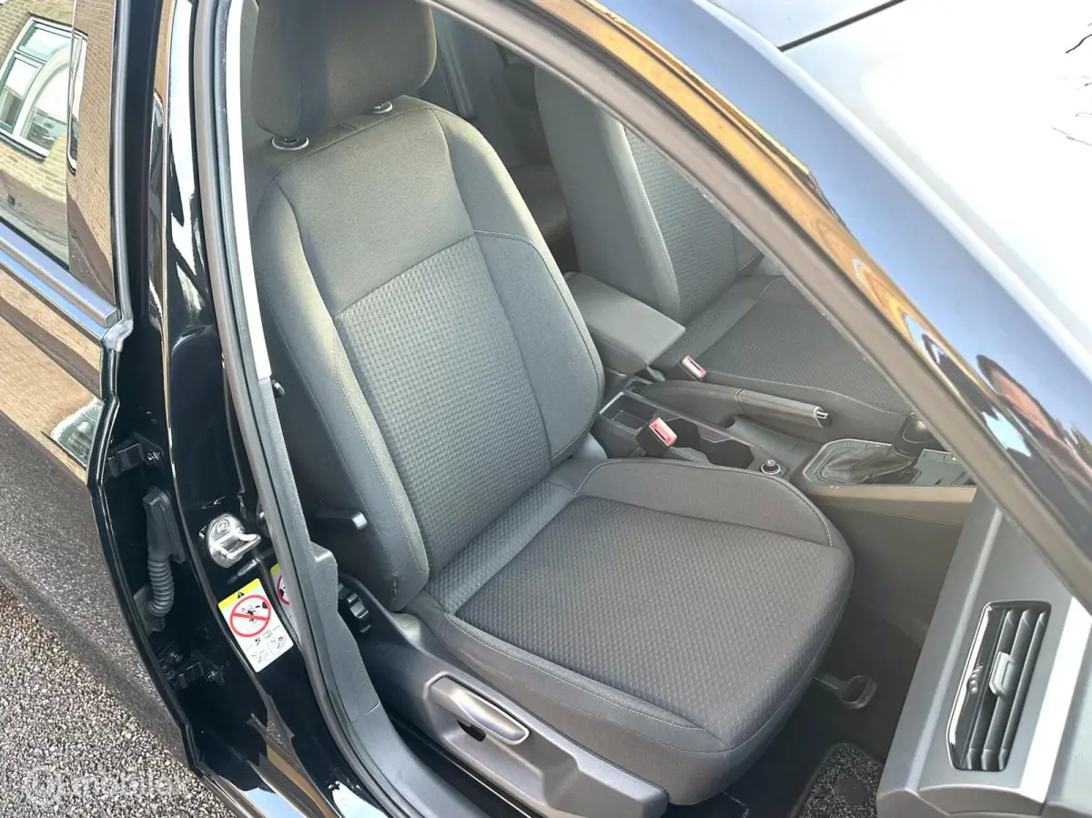 1.0 TSI 95PK DSG AUTOMAAT COMFORTLINE AIRCO PARKEERSENSOREN CARPLAY ADAPTIEVE CRUISE CONTROLE NETTE AUTO!!