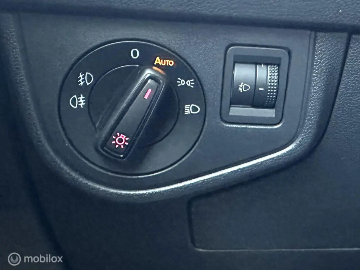 1.0 TSI 95PK DSG AUTOMAAT COMFORTLINE AIRCO PARKEERSENSOREN CARPLAY ADAPTIEVE CRUISE CONTROLE NETTE AUTO!!