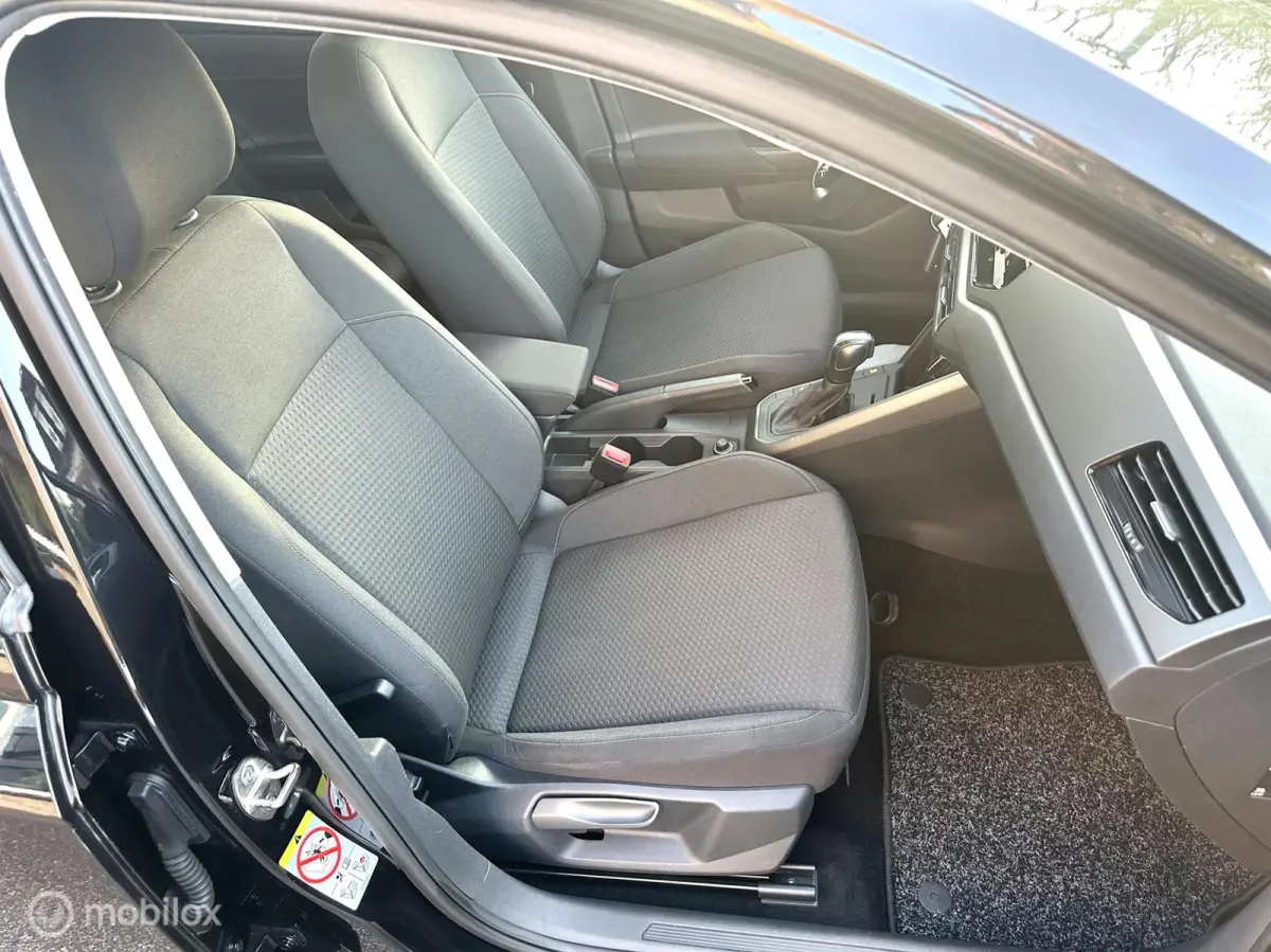 1.0 TSI 95PK DSG AUTOMAAT COMFORTLINE AIRCO PARKEERSENSOREN CARPLAY ADAPTIEVE CRUISE CONTROLE NETTE AUTO!!