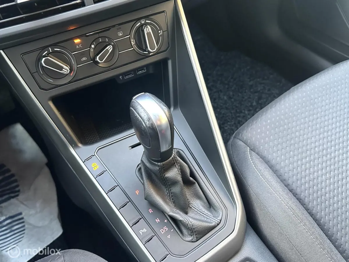 1.0 TSI 95PK DSG AUTOMAAT COMFORTLINE AIRCO PARKEERSENSOREN CARPLAY ADAPTIEVE CRUISE CONTROLE NETTE AUTO!!
